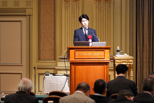講演中の庄司氏